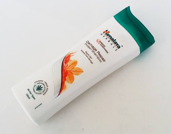A bottle of Damage Repair Protein 100 ml Shampoo Himalaya